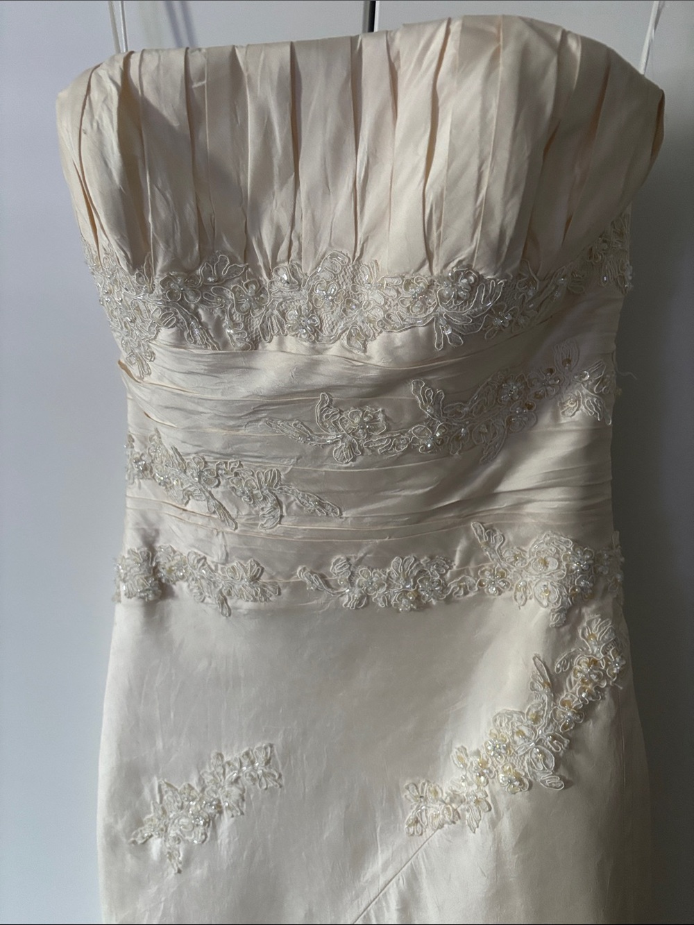 Pronovias Ivory Elegant Strapless Lace-Detail Mermaid Wedding Dress - Picture 5 of 17